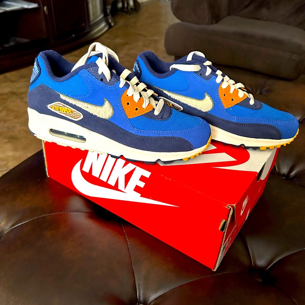 Nike Air Max 90 premium se 6.5 men /w 7.5 used wore once in excellent condition